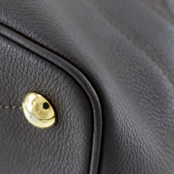 LOUIS VUITTON Brown Monogram Tote Bag - Picture 4 of 9